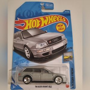 ’94 Audi Avant RS2 Silver Metallic Hot Wheels Factory Fresh